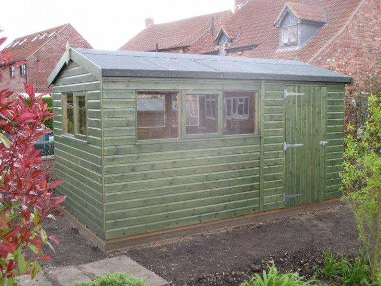 Superior Shed in Green Sikkens Paint  - Sleaford 