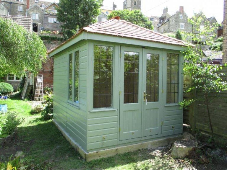 A traditional and attractive summerhouse with leaded windows and smooth shiplap cladding. The cley summerhouse features double entrance doors and windows on the gable end of the building and boasts an exterior painted in the opaque paint shade of lizard. 