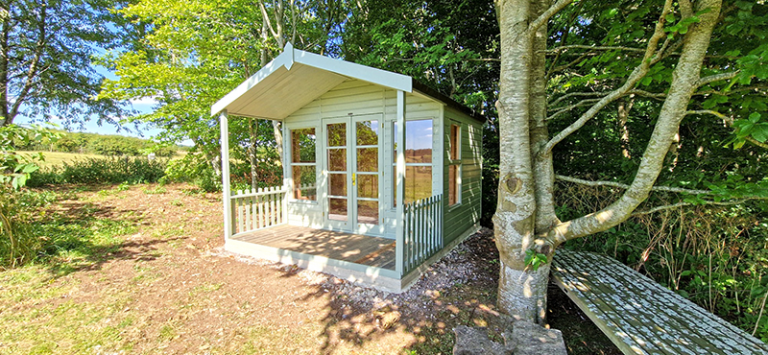 Traditional style Morston Summerhouse in the Cotswolds