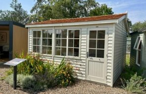 Langham Studio
                 3.6m x 4.2m
                 Exterior Sandstone